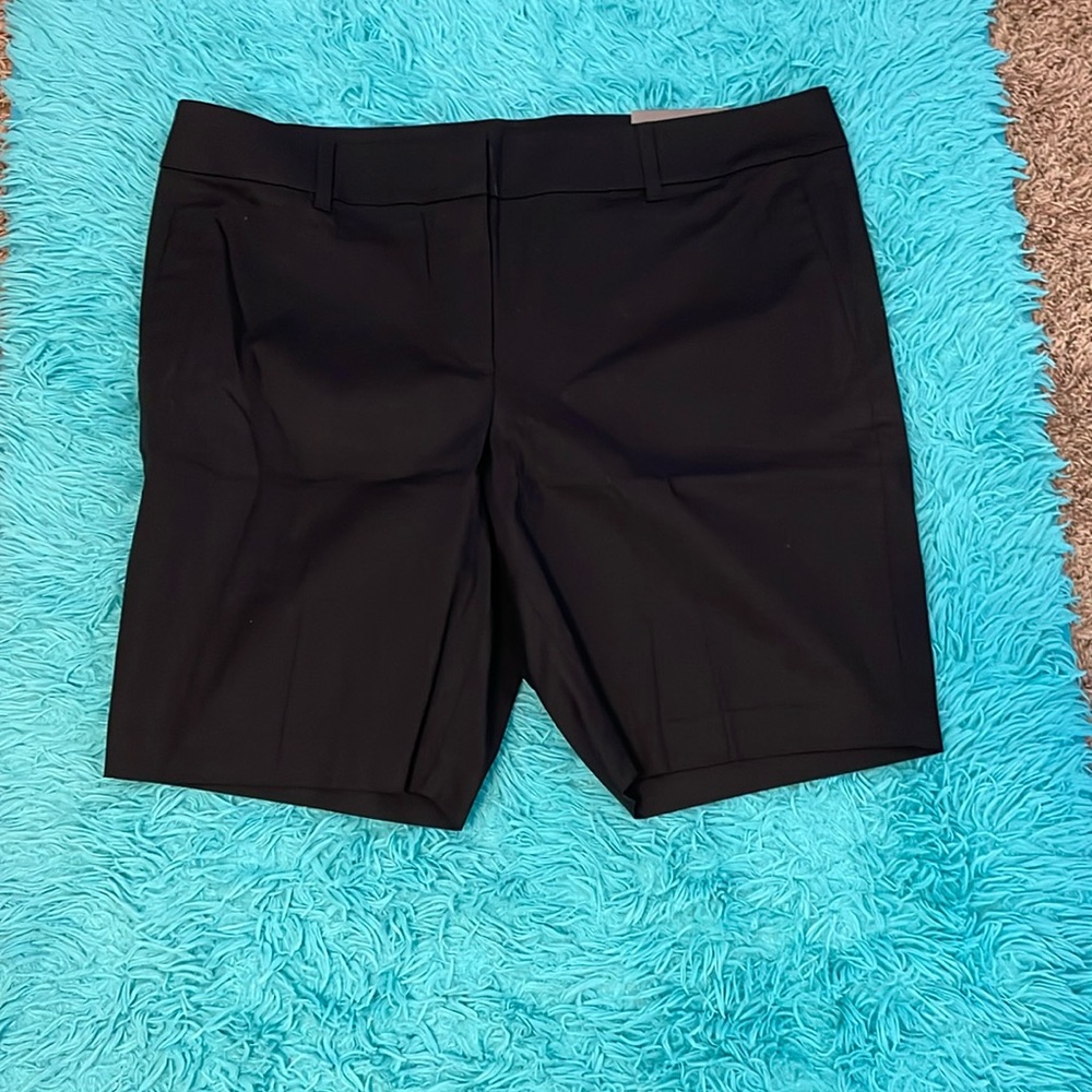 BNWT Ann Taylor Signature 10”inseam shorts